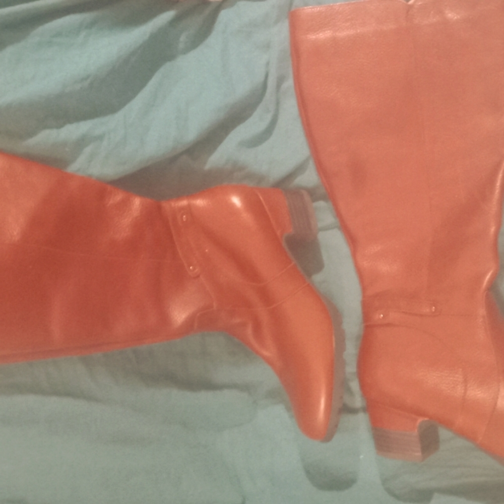 Water resistant size 7 1/2 designer boots
